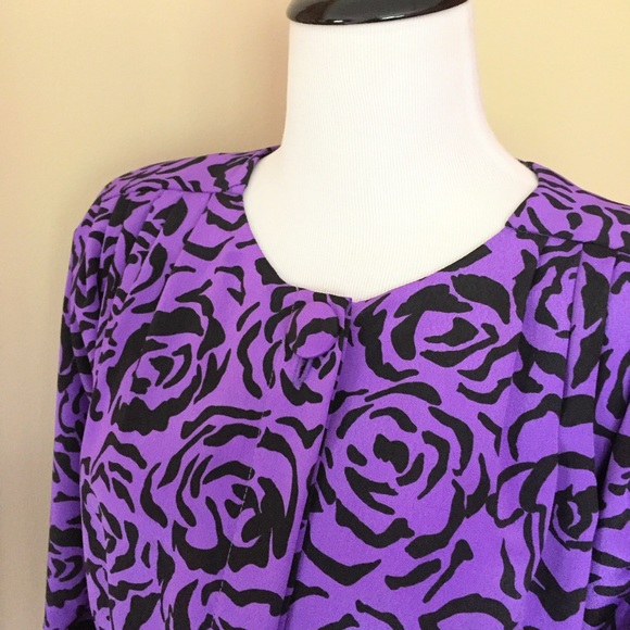 Vintage silky 80s does 40s roses JT Dess w/ belt - Picture 5 of 8